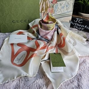 GUCCI fly Swan silk scarf 90x90 in multi color. Brand new in a box with tag